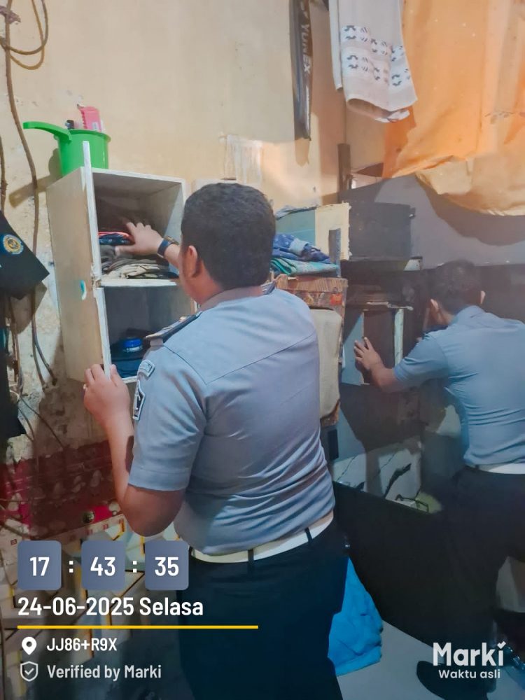 Setelah pemberitaan oleh salah satu Media Online, Jajaran Lapas Kelas I Medan langsung melaksanakan penggeledahan kamar hunian WBP secara merata. Foto: Dok. Lapas Kelas I Medan.