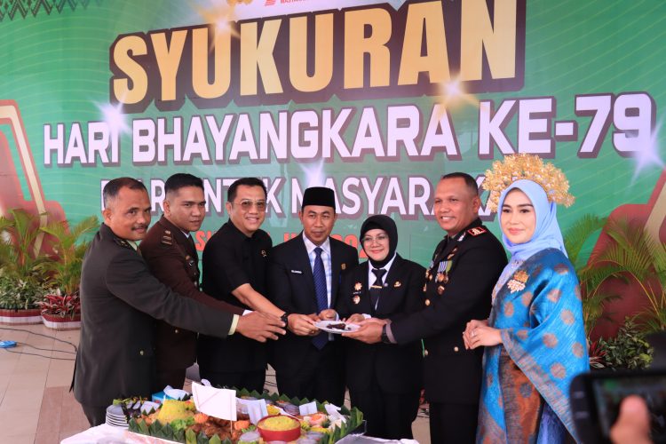 Foto: Bupati Siak Dr.Afni z M.Si, Kapolres Siak AKBP Eka Ariandy Putra, S.H., S.I.K., M.Si. Ketua Komisi II DPRD kabupaten Siak Sujarwo SM. Dan Jajaran forkopimda