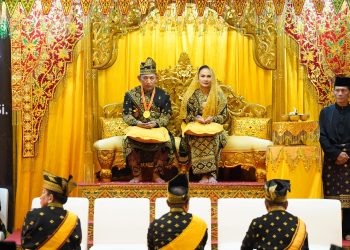 Kapolri Terima Anugerah Adat Ingatan Budi dari LAM Riau: Simbol Kehormatan, Amanah Moral, dan Komitmen Kebangsaan