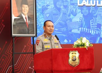 Kapolda Riau Beri Keleluasaan Anggota Antar Anak di Hari Pertama Sekolah