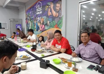 Nikmati Suasana Pulang Kampung: Mantan Anggota DPR RI Haji Novri Aritonang Seruput Cofee Sadaloka di Tanah Jawa