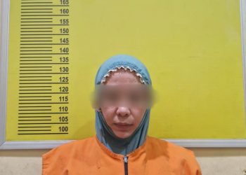 Modus Berpura-Pura Menjadi Pembeli, Dua Wanita Coba Curi Emas di Toko Famili Siak – Satu Pelaku Tertangkap