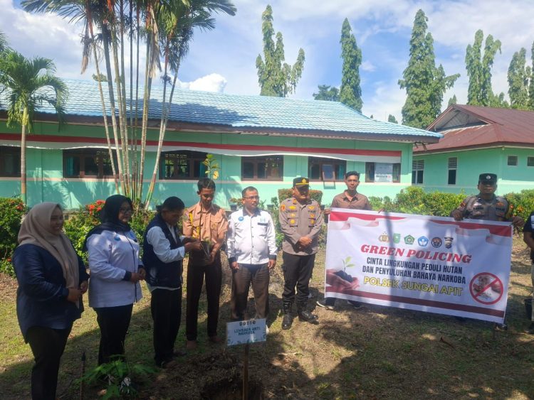 Foto: Green Police To School, LAN dan Polsek Sungai Apit.