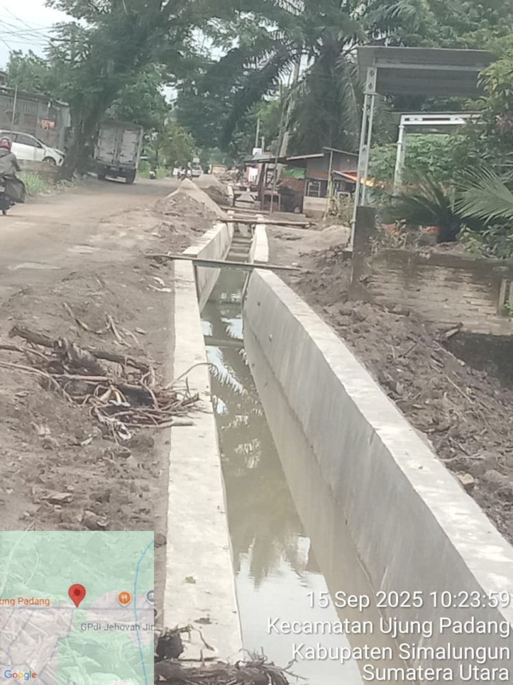 Terpantau saluran tersebut malah jadi sarang nyamuk karena air mengendap di saluran tersebut.Senin (15/09/2025)