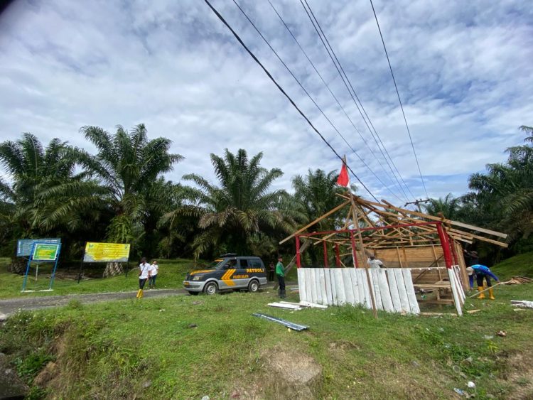 PTPN IV Regional II  unit Bah Birung Ulu mengambil langkah tegas dengan menertibkan bangunan liar di areal Afdeling III, Kabupaten Simalungun, Sumatera Utara, pada Senin, 15 September 2025.