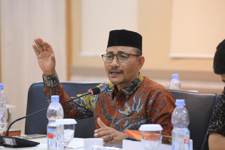 Anggota DPD-RI asal Aceh, H. Sudirman Haji Uma, S.Sos, memberikan apresiasi kepada Kapolda Aceh, Irjen Pol Marzuki Ali Basyah, beserta jajarannya atas respons cepat dalam penegakan hukum terkait dugaan perambahan hutan di Kecamatan Peudada, Kabupaten Bireuen.