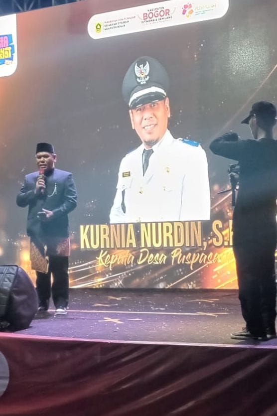 Kepala Desa Puspasari, Kurnia Nurdin, mengusung tema "Harmoni Berkembang dalam Sehari" saat memberikan kata sambutan pada puncak perayaan HUT Desa Puspasari ke-41