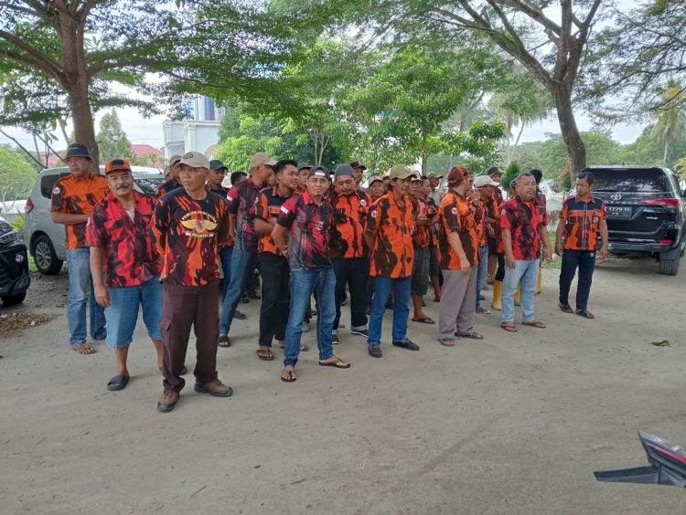 Puluhan pasukan PAC PP Ujung Padang siap tempur berbakti sosial di tengah masyarakat menyambut hari Kesaktian Pancasila.