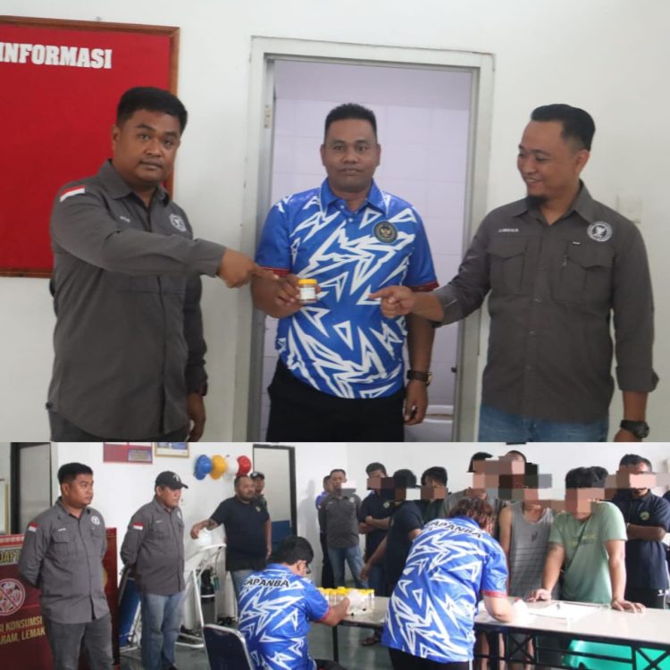 Jajaran Pegawai dan para WBP Lapas Kelas IIA Pancur Batu mengikuti kegiatan test urine. Foto: Dok. Lapas Kelas IIA Pancur Batu.