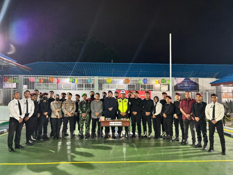 Jajaran Rutan Kelas IIB Tarutung Gandeng TNI-Polri dalam pelaksanaan razia di seluruh kamar hunian WBP dengan fokus pada deteksi dan penyitaan benda-benda yang diduga terlarang. Foto: Dok. Redaksi Sinarglobalnusantara.com.
