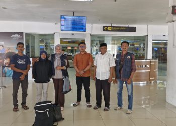 Warga Blitar Terlantar di Banda Aceh Berhasil Dipulangkan Anggota DPD RI Asal Aceh, Haji Uma Merasa Miris dan Tergerak Demi Kemanusiaan