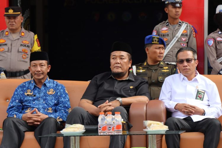 Wakil Ketua DPRK Hamdan hadiri Apel Gabungan di Mapolres Aceh Tengah ,Senin (17/11/2025).