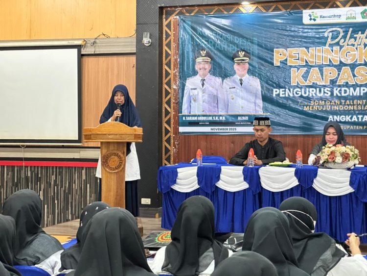 Sambutan Kepala Disperdagkop UKM Kabupaten Pidie, Cut Afrianidar, S.H., M.Si., mewakili Bupati Pidie saat pelatihan peningkatan kapasitas bagi pengurus Koperasi Desa Merah Putih Syariah (KDMP) Angkatan ke V.