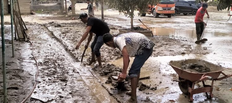 Keterangan Foto, Pascabencana Banjir Dan Longsor ICMI Aceh Gerak Cepat Dalam Membersihkan Rumah Ibadah Di Aceh Timur.(Doc.Rizki Maulizar)