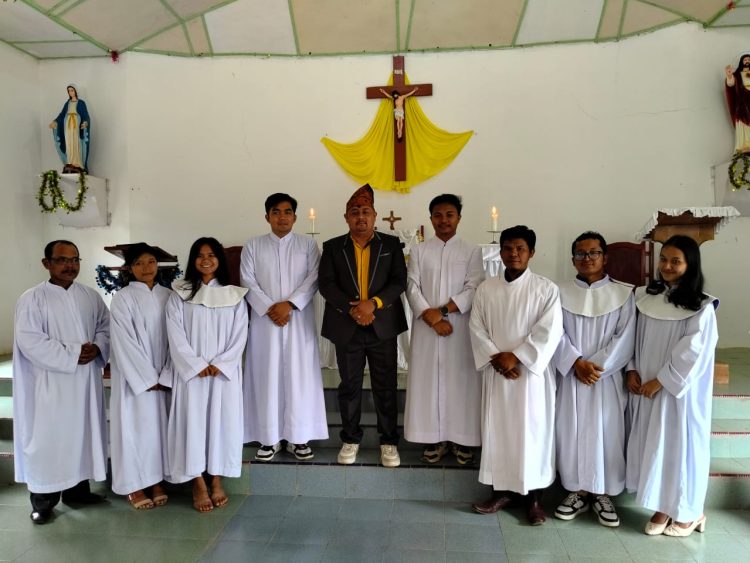Foto bersama Panitia Natal arisan Parna  Boru Bere Ibebere bersama pengurus Gereja Katolik Santo Irenius Stasi Silobosar .