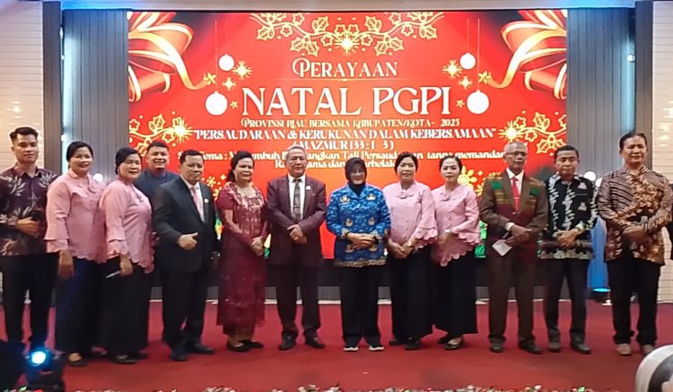 Foto: Bupati Siak Dr.Afni z M.Si. di Acara Natal PGPI Propinsi Riau