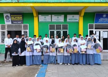 Awali 2026 Pemuda Muhammadiyah Simeulue Bersama BSI Maslahat Salurkan Paket Pendidikan
