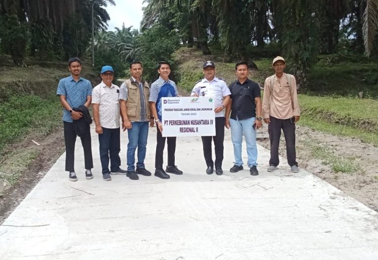 Penyerahan  program TJSL dari PTPN IV Regional ll kepada perwakilan Pemerintah Kabupaten Simalungun.