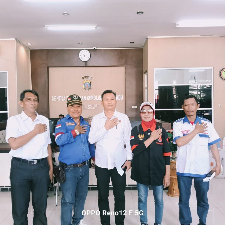 Perwakilan LSM PENJARA dan LSM TKN  saat diterima Kompol Naibaho selaku perwakilan Polda Sumut, Senin (26/01/2026)