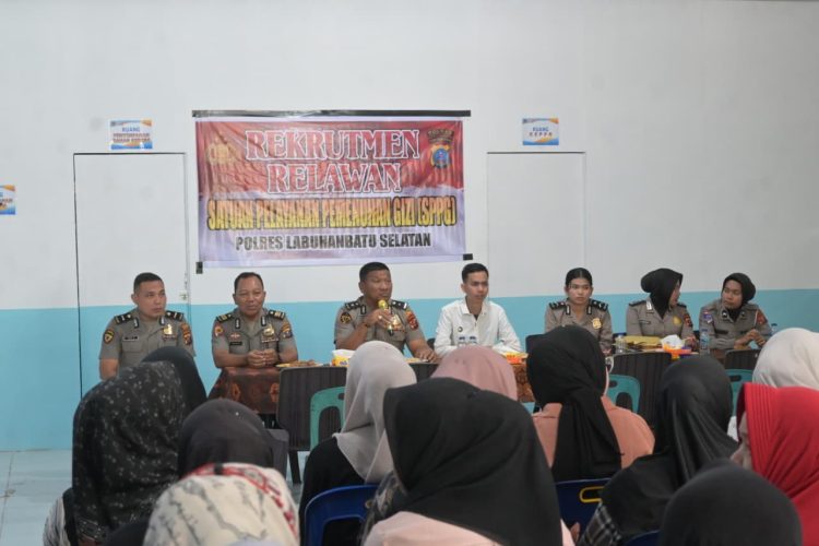 Suasana rekrutmen Satuan Pelayanan Pemenuhan Gizi (SPPG) Blok Songo di Desa Sisumut, Kecamatan Kotapinang, Kabupaten Labuhanbatu Selatan, Senin (26/1/2026)