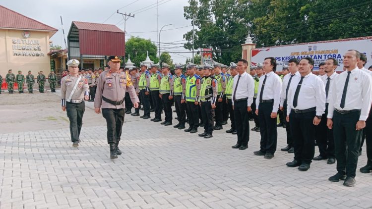 Wakapolres Labuhanbatu Kompol H. Matondang, S.H., M.H.,saat memeriksa kesiapan pasukan,Senin (02/02/2026)
