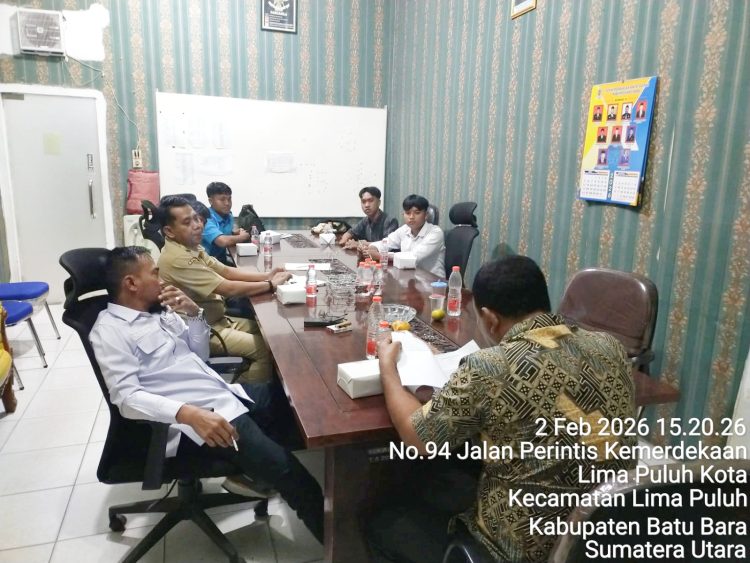 Situasi RDP antara Gerakan Mahasiswa dan Pemuda Batu Bara (GEMBARA) dengan Dinas Pekerjaan Umum (PU) Kabupaten Batu Bara serta DPRD Batu Bara digelar di Kantor DPRD Batu Bara, Selasa (3 Februari 2026).