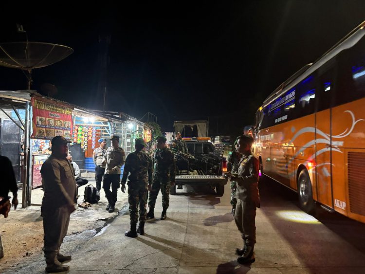 Patroli Gabungan Tiga Pilar yang melibatkan unsur POLRI, TNI, dan Satpol PP pada Sabtu malam, 07 Februari 2026.