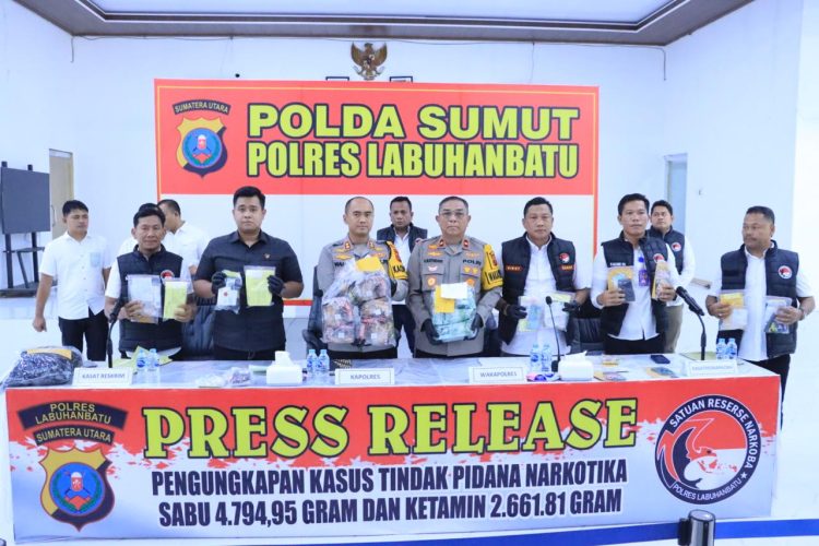 Kapolres Labuhanbatu, AKBP Wahyu Endrajaya, S.I.K., M.Si., pimpin langsung Press Release pengungkapan narkoba di  wilayah hukumnya, berlangsung di Aula Yan Piter Polres Labuhanbatu, Kamis (12/2/2026).