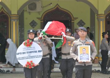 Upacara Pemakaman AIPTU Edy Syahputra Harahap Berlangsung Khidmat, Kapolres Labusel Sampaikan Duka Mendalam 