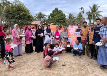 Bantu Penyintas Banjir di Sawang, Lazismu Aceh Utara Bagikan Ratusan Paket Berbuka