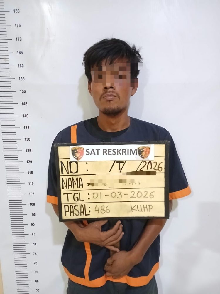 MI Warga Rantau Utara terduga pelaku penggelapan HP warga saat diamankan Polres Labuhanbatu
