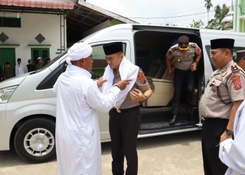 Kapolres Labuhanbatu Jalin Silaturahmi dengan Tuan Guru dan Khalifah di Persulukan Al-Barokah