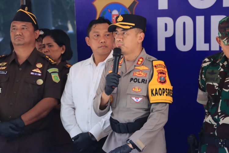 Kapolres Labuhanbatu AKBP Wahyu Endrajaya, S.I.K., M.Si.,saat memberikan keterangan pemusnahan barang bukti narkoba, Kamis (12/03/3026)