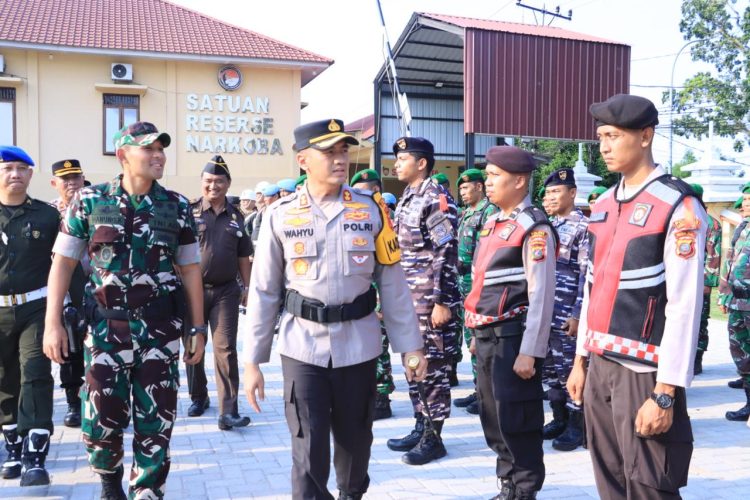 Kapolres Labuhanbatu AKBP Wahyu Endrajaya,saat memimpin apel gelar pasukan operasi ketupat toba 2026