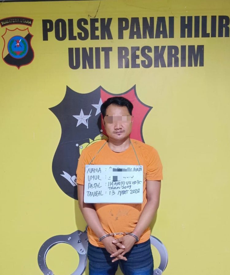 Tersangka pemilik sabu inisial S alias DURDI (36) seteleh diamankan petugas pada Jumat, 13 Maret 2026 sekitar pukul 23.00 WIB di areal kebun kelapa sawit Dusun II Suka Damai, Desa Sei Lumut, Kecamatan Panai Hilir, Kabupaten Labuhanbatu.
