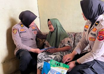 Polres Labuhanbatu Salurkan Bansos kepada Kaum Duafa dalam Program Polri Untuk Masyarakat