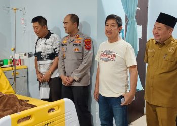 Kepedulian Kapolres Labuhanbatu Pada Tokoh Agama, Jenguk Ketua MUI di RSU Rantauprapat