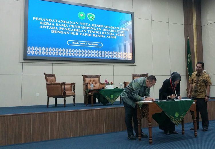Penandatanganan yang dilakukan oleh Wakil Ketua Pengadilan Tinggi (WKPT), A. Bondan, SH, MH dan Ekawati, SPd, MPd, Kepala SLB YAPDI.