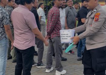 Kompak dan Peduli, Personel Polres Labuhanbatu Berpartisipasi Dukung Program Warung Polri Presisi GRATIS