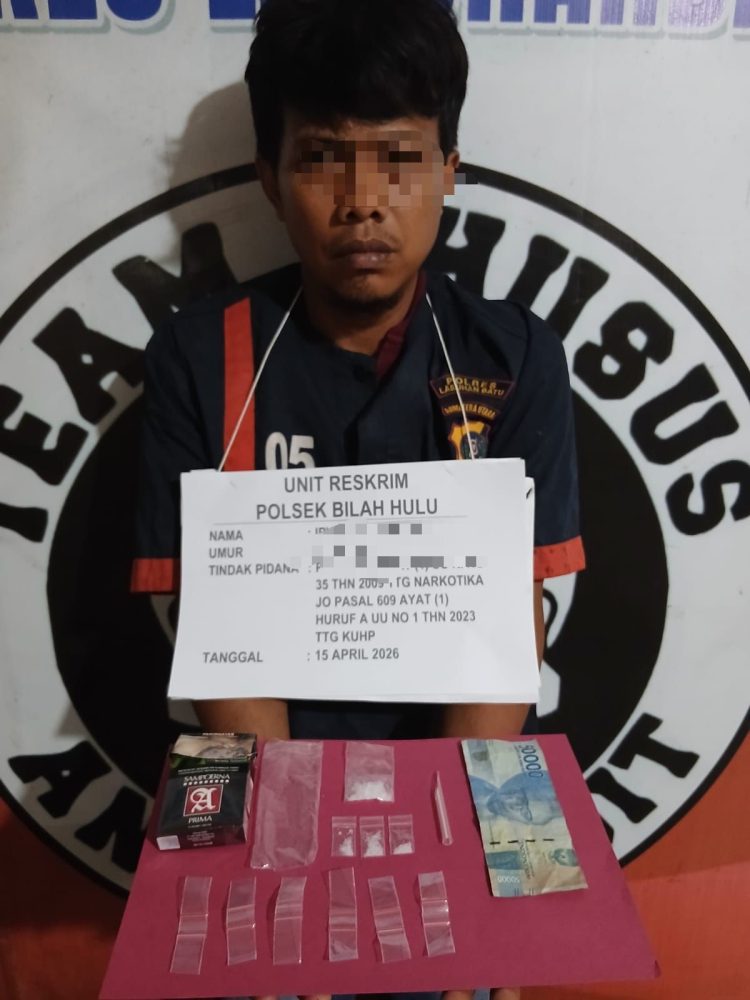 Terduga pemilik sabu berinisial IS alias Puput (32), seorang buruh tani yang berdomisili di Desa Perbaungan, Kecamatan Bilah Hulu,saat diamankan kepolisian Labuhanbatu.