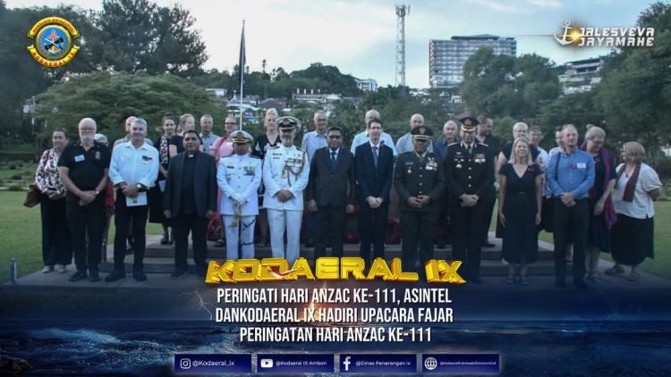 Foto bersama dalam kegiatan Peringati Hari ANZAC ke 111 di Ambon.
