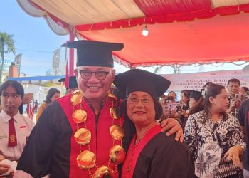 “Toga di Usia Senja”: Kisah Haru 500 Lansia Wisuda di Gunungsitoli Buktikan Semangat Belajar Sepanjang Hayat
