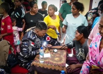 TNI AL – Kodaeral IX Berikan Layanan Kesehatan Gratis di Pulau Teor