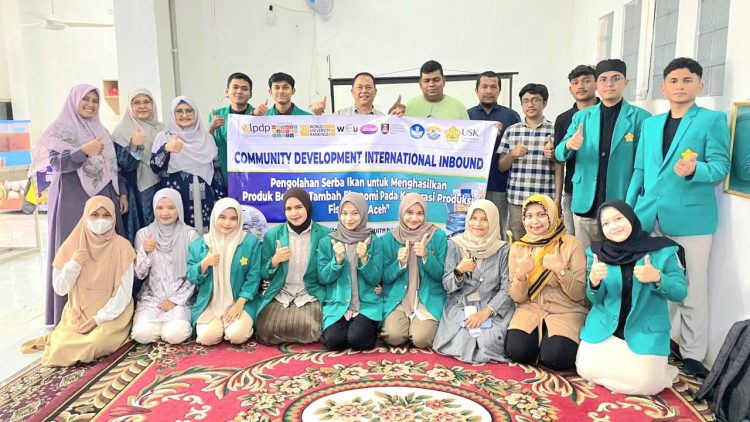 Foto bersama disela sela kegiatan Program Community Development International Inbound