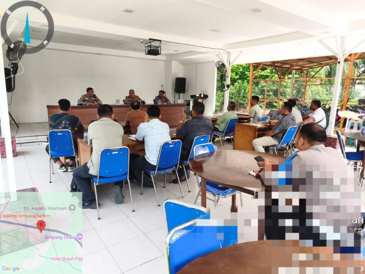 Kapolsek Kampung Rakyat AKP Muhammad Ilham Lubis, S.H pimpin rapat koordinasi bersama perwakilan 10 perusahaan perkebunan di Aula Polsek Kampung Rakyat, Kamis (07/05/2026).