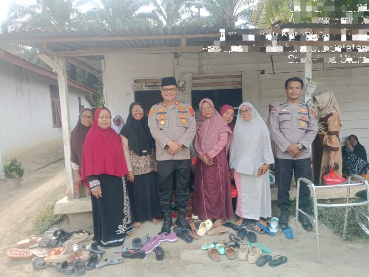 Momen Kapolsek Kampung Rakyat AKP Muhammad Ilham Lubis, S.H., foto bersama dengan ibu ibu perwiritan