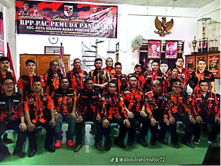 Foto bersama Ketua Majelis Pimpinan Cabang Kabupaten Asahan DR Donal Panjaitan berserta para ketua terpilih dan kader Pemuda Pancasila Asahan.