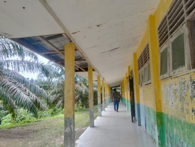 Kondisi SMAN 1 Simundol dinilai kurang pemeliharaan.