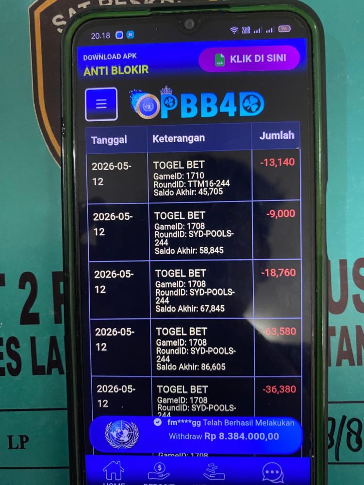 Salah satu barang bukti, OPPO A16 warna biru gelap yang diduga menjadi “kantor berjalan” bisnis togel online yang dijalankan Irin