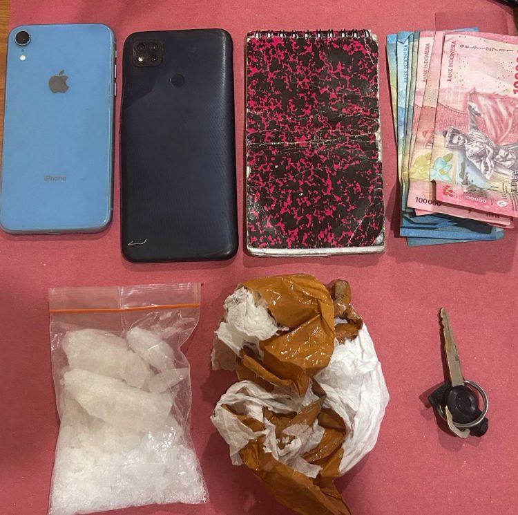 Selain 2 pelaku, petugas juga mengamankan barang bukti dengah nilai ekonomi cukup besar hingga puluhan juta.